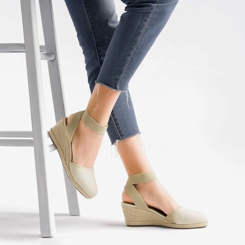 Dream Pairs Women’s Amanda-1 Closed Toe Wedge Sandal Sz 9 Beige/White